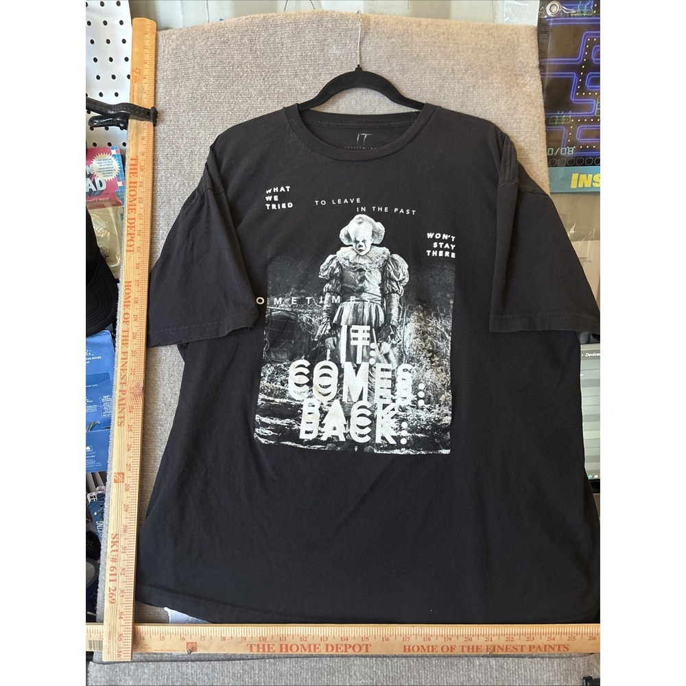It Stephen King's Adult Size 2XL T-Shirt - It Comes Back Pennywise B & W